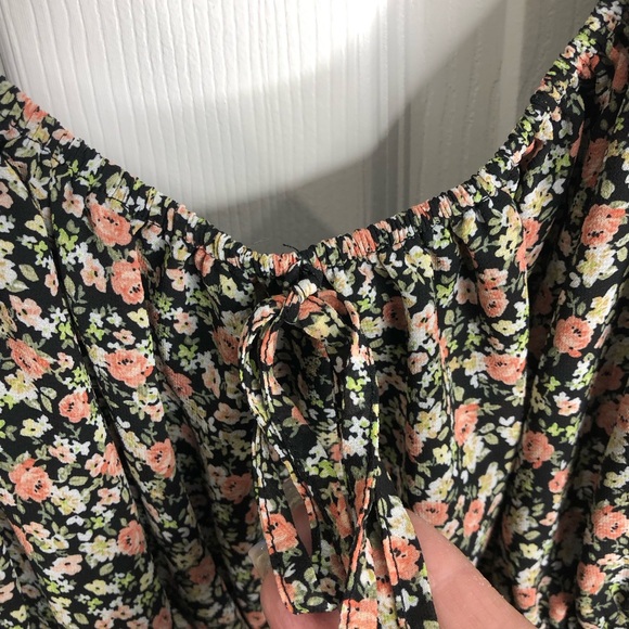 Forever 21 Women’s Floral Babydoll Elastic Waist and Neckline Top Size 3X - Picture 2 of 7